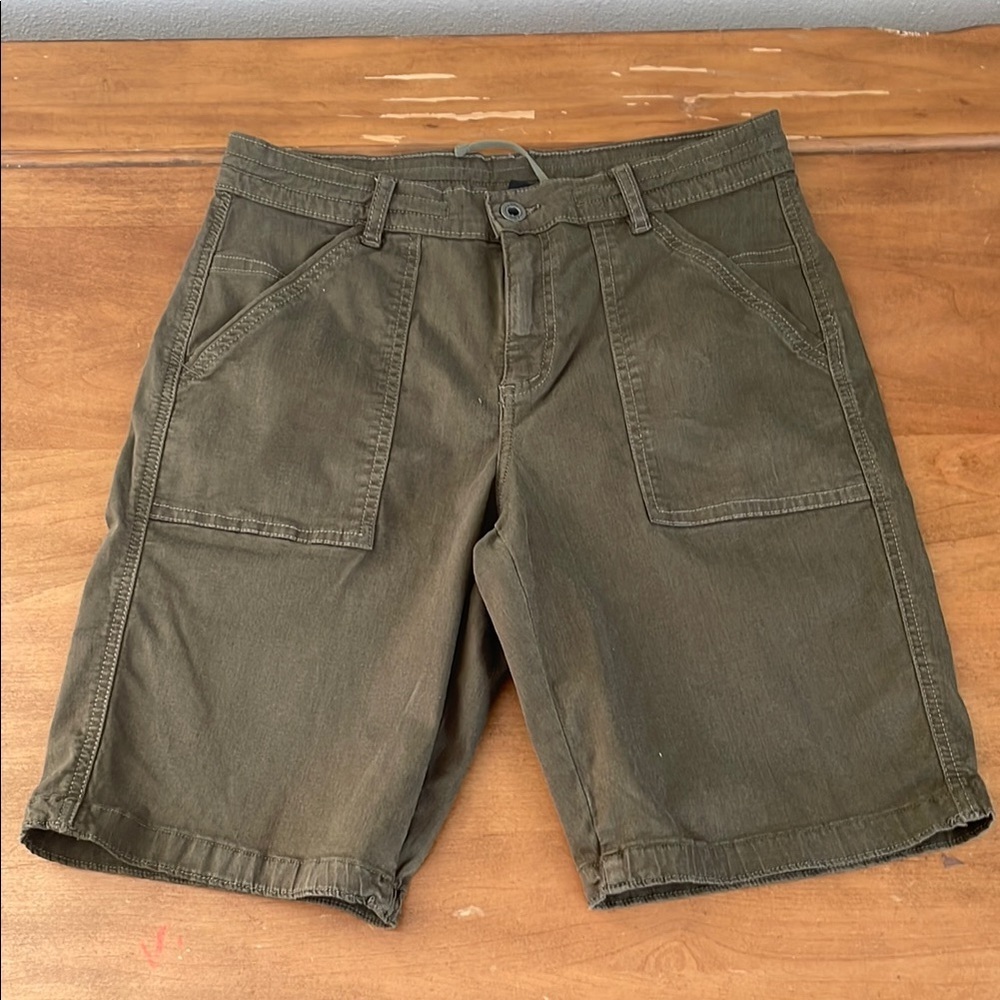 Kuhl Cotrin Bermuda Olive Green Shorts Size 6